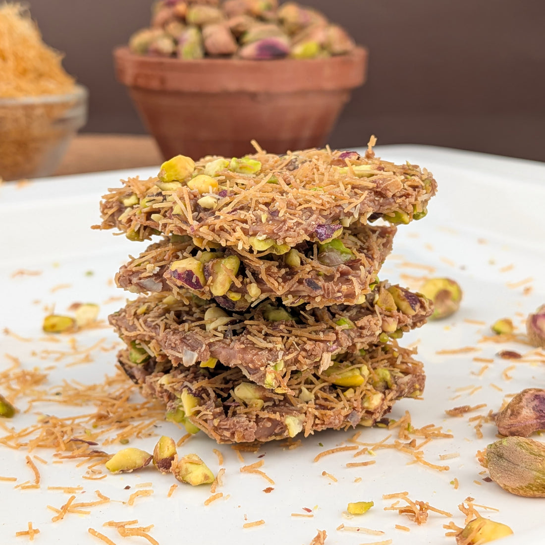 Loyka Kunafa Pistachio Brittle (7 pcs) & Almond Brittle Gold (1 pc) – Premium brittle with Caramel, Pistachio & Kunafa Crunch